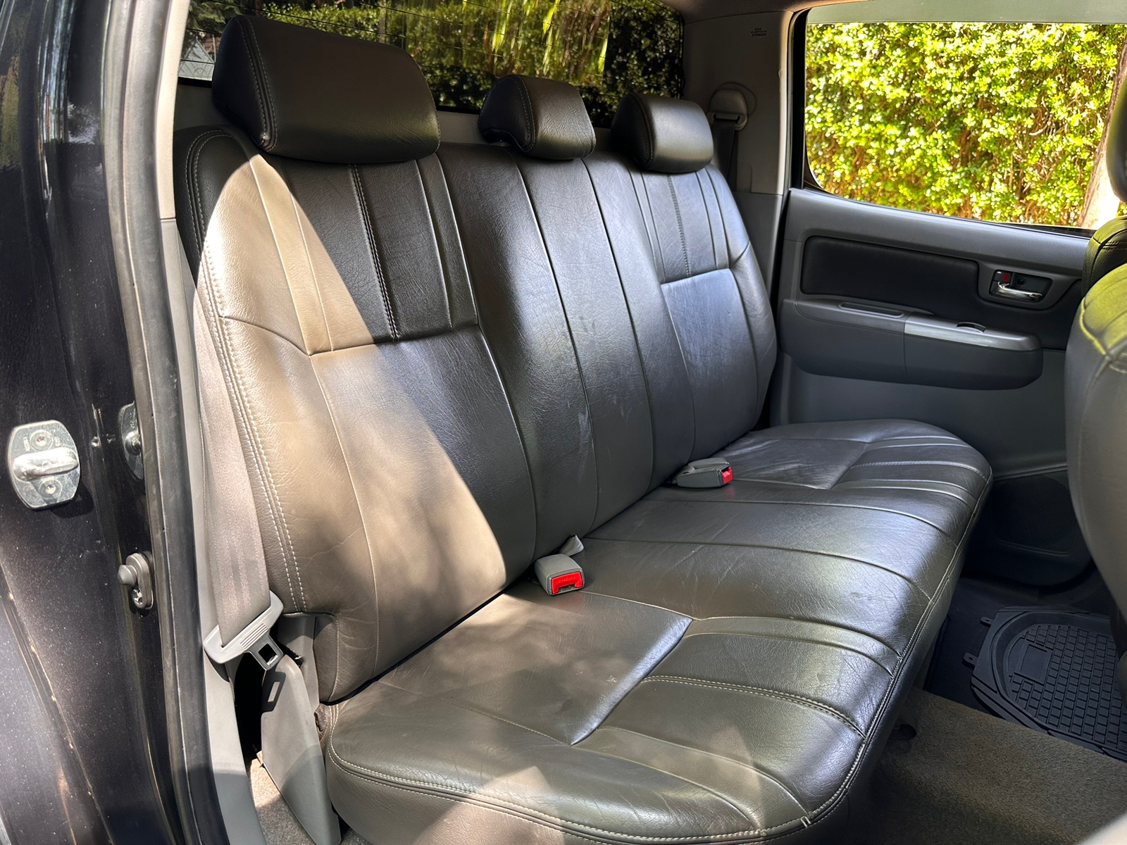 2011-toyota-Hilux-1137