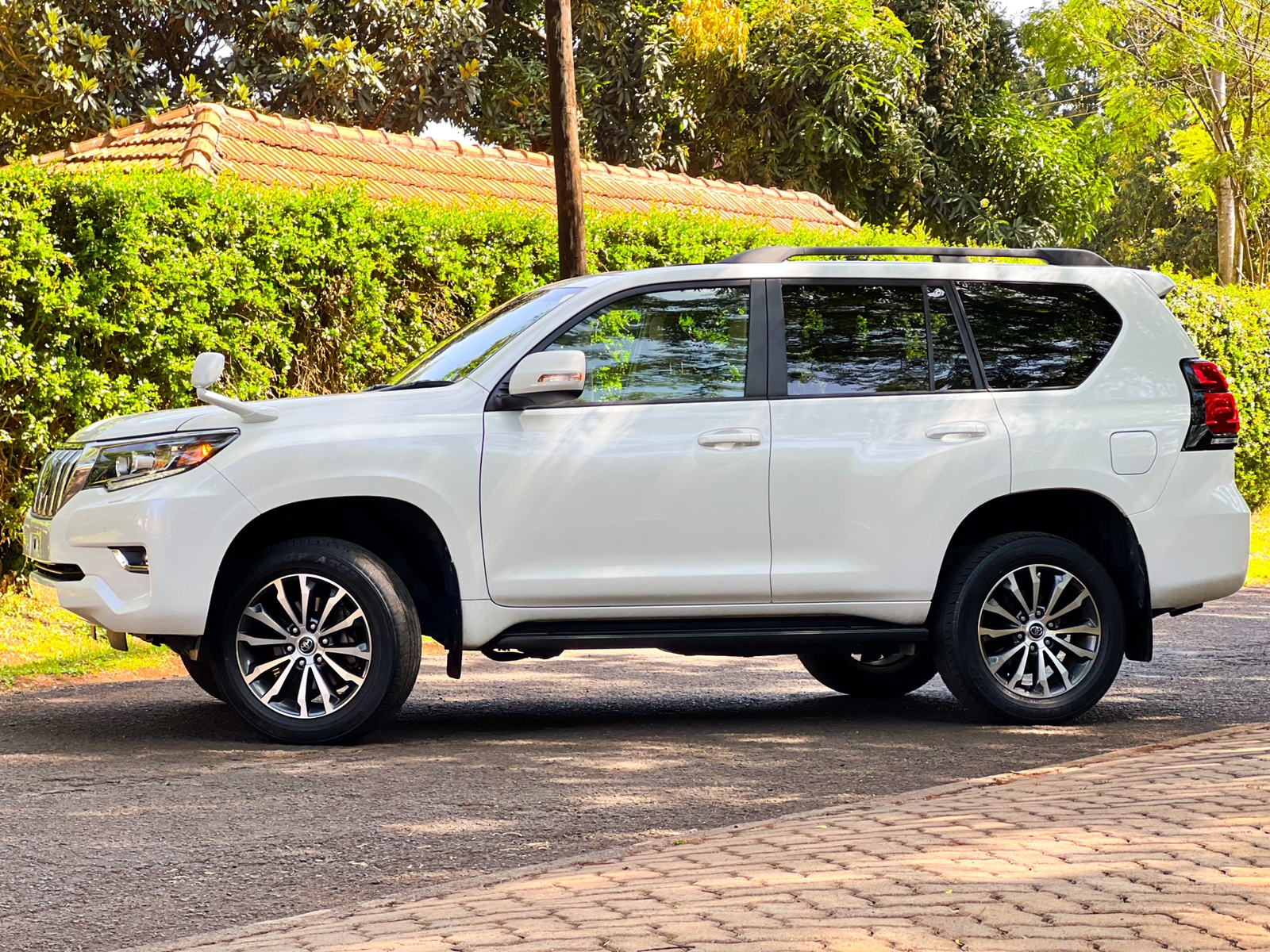 2017-toyota-Land Cruiser Prado-1142