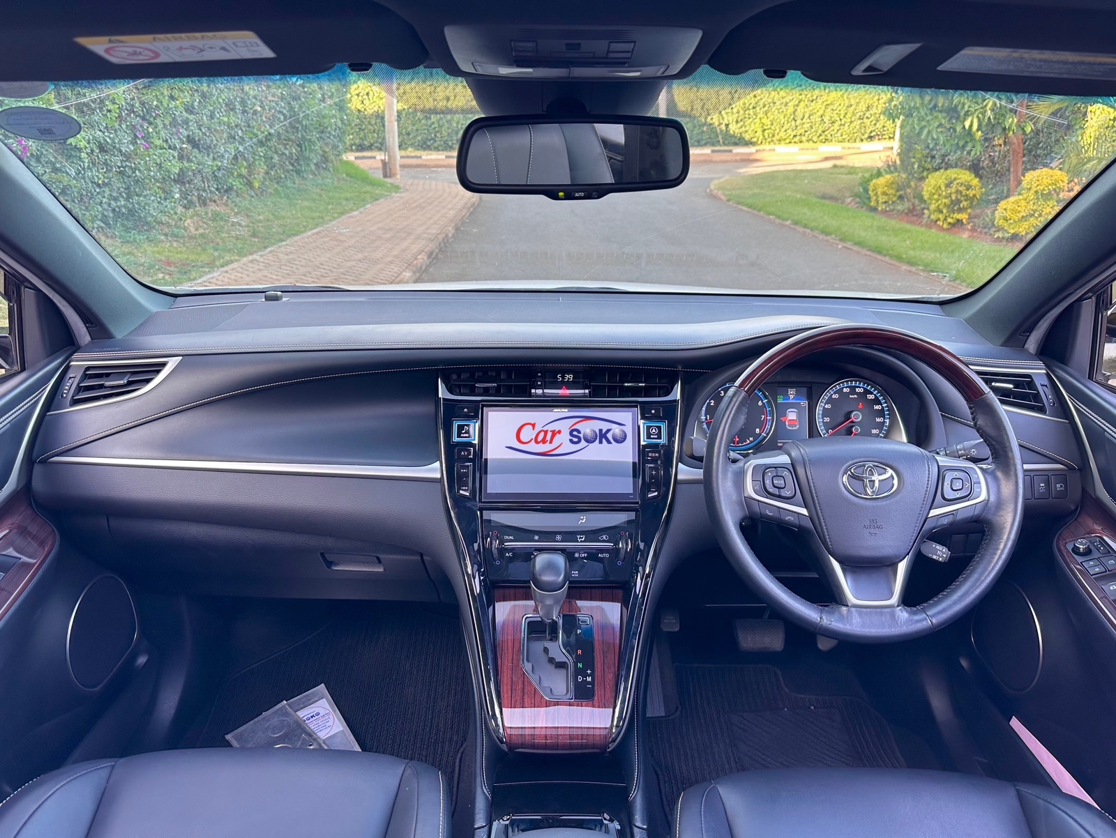 2015-toyota-Harrier-1151