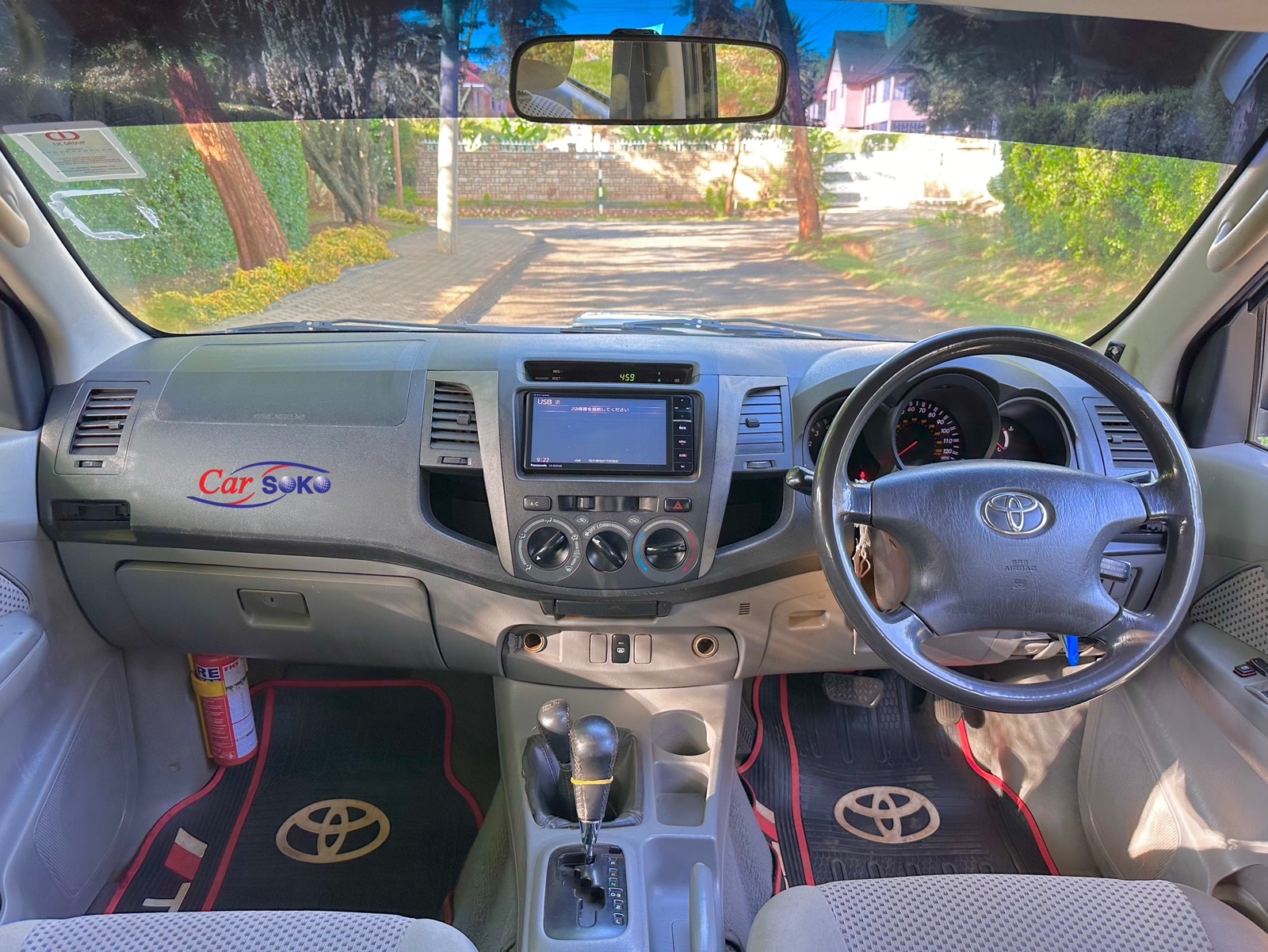 2010-toyota-Hilux-1154