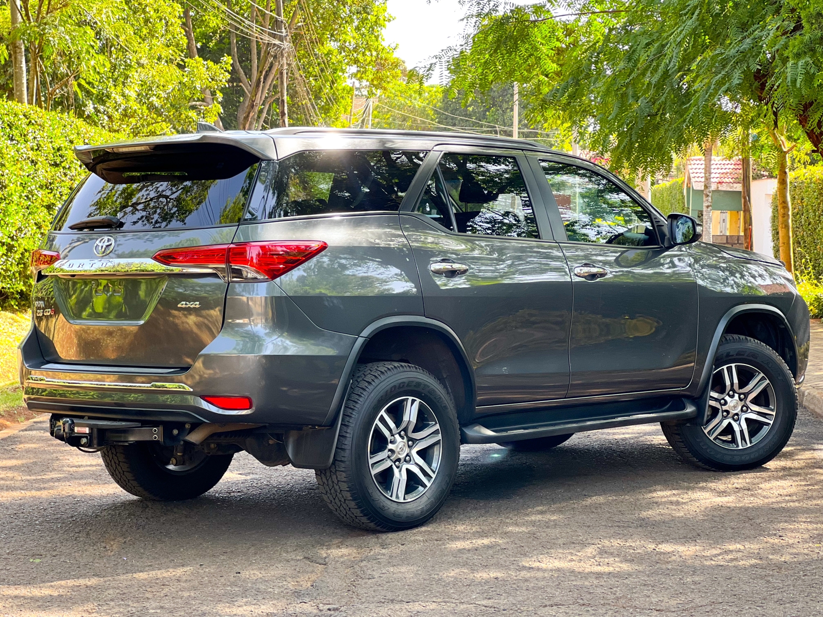 2016-toyota-Fortuner-1161