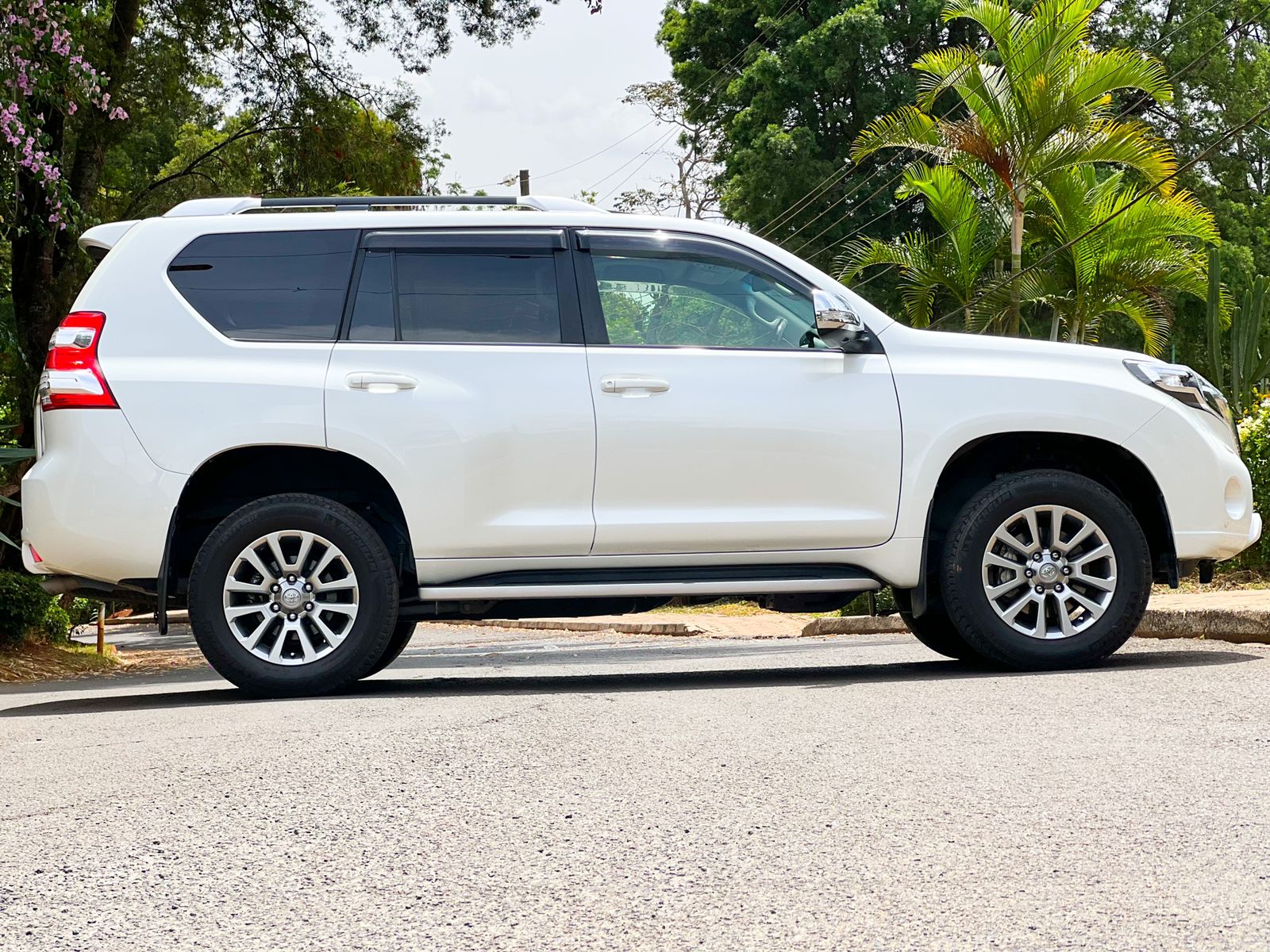 2017-toyota-Land Cruiser Prado-1162