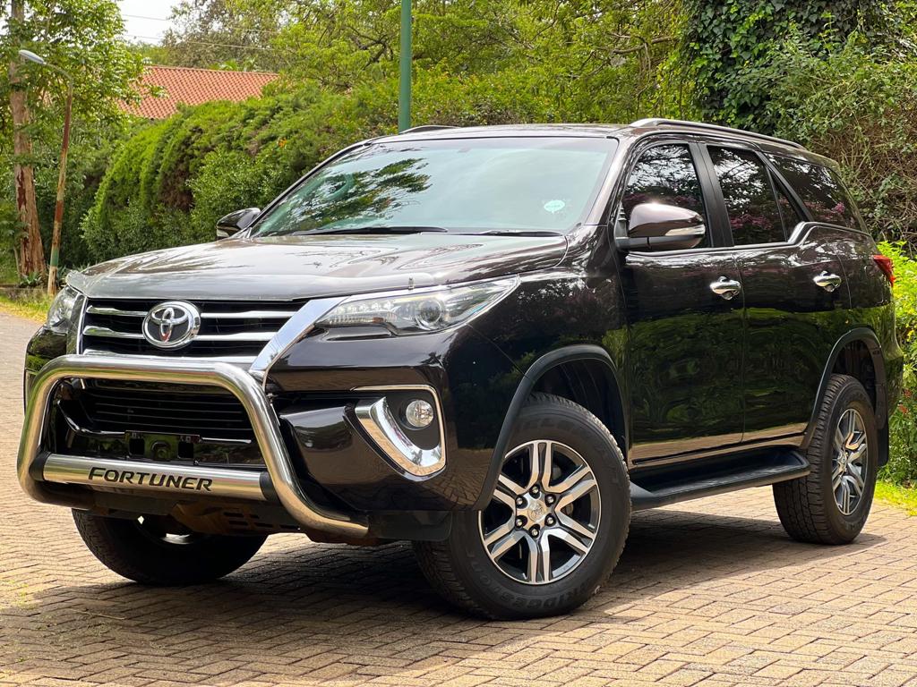 2016-toyota-Fortuner-1167