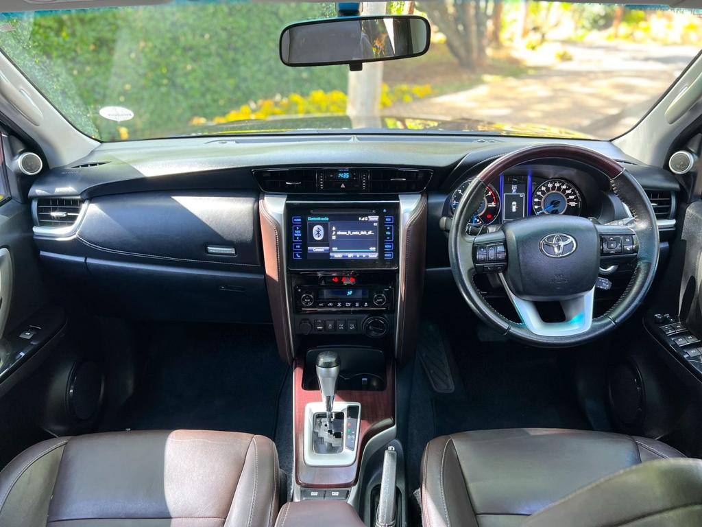 2016-toyota-Fortuner-1167