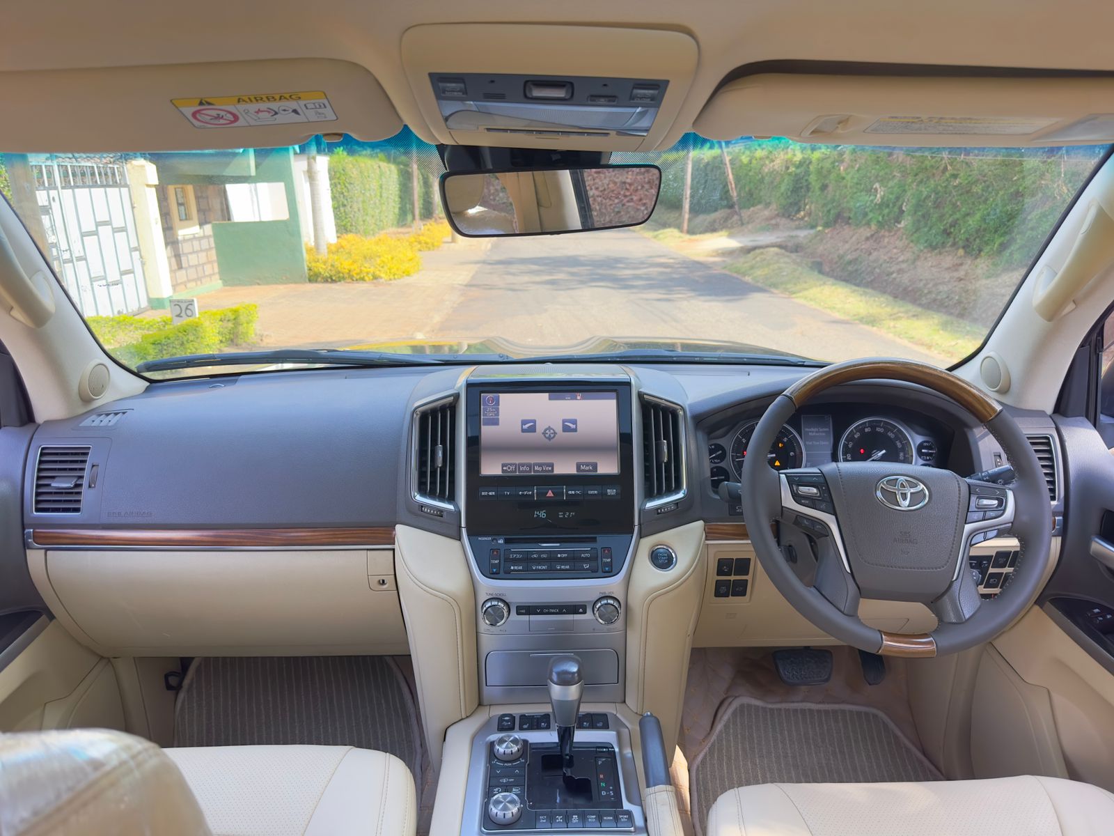 2015-toyota-Land Cruiser-1168