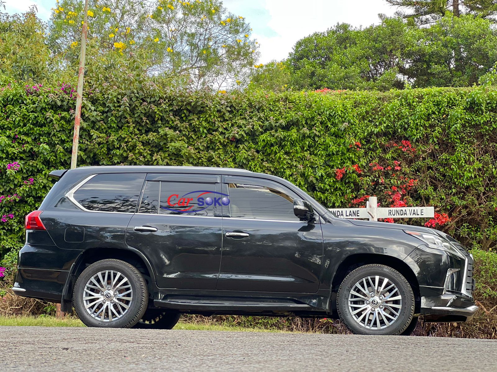 2016-lexus-LX-1174