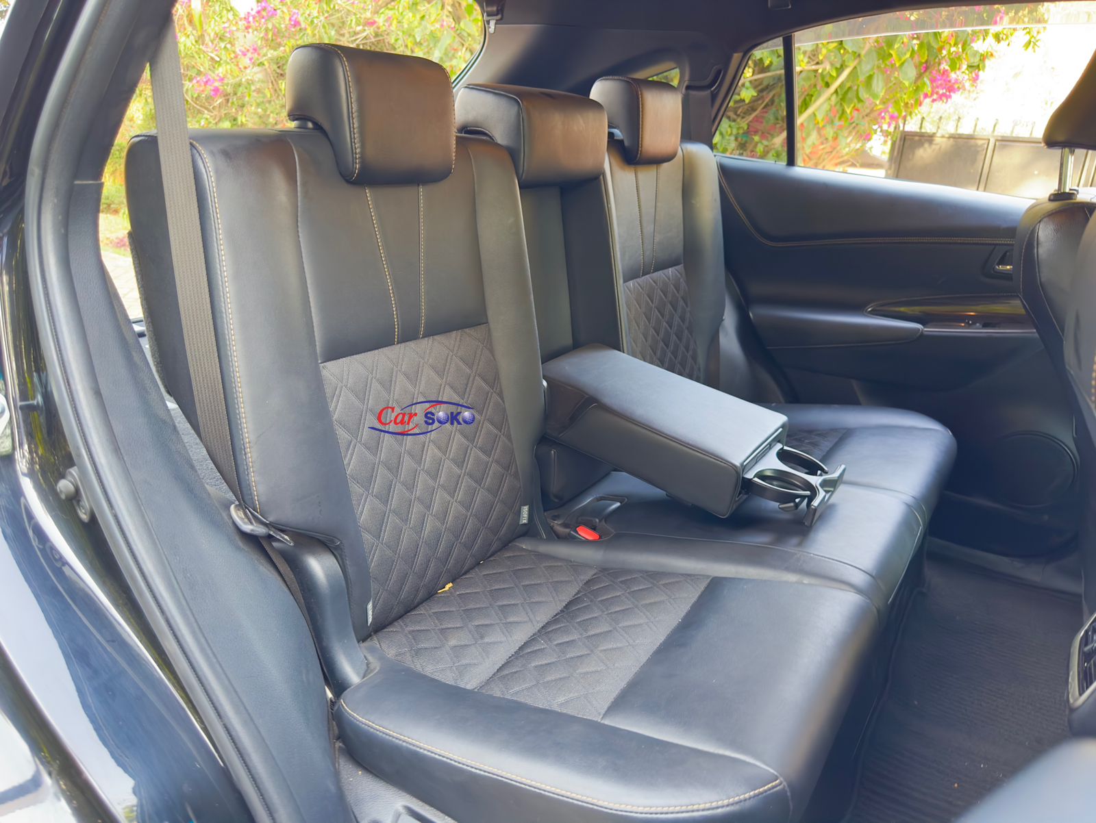 2014-toyota-Harrier-1177