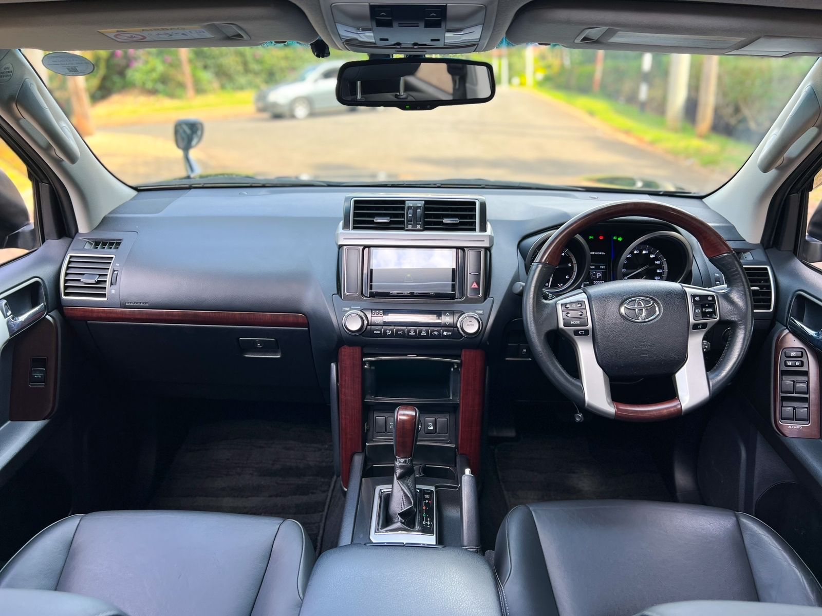 2015-toyota-Land Cruiser Prado-1182