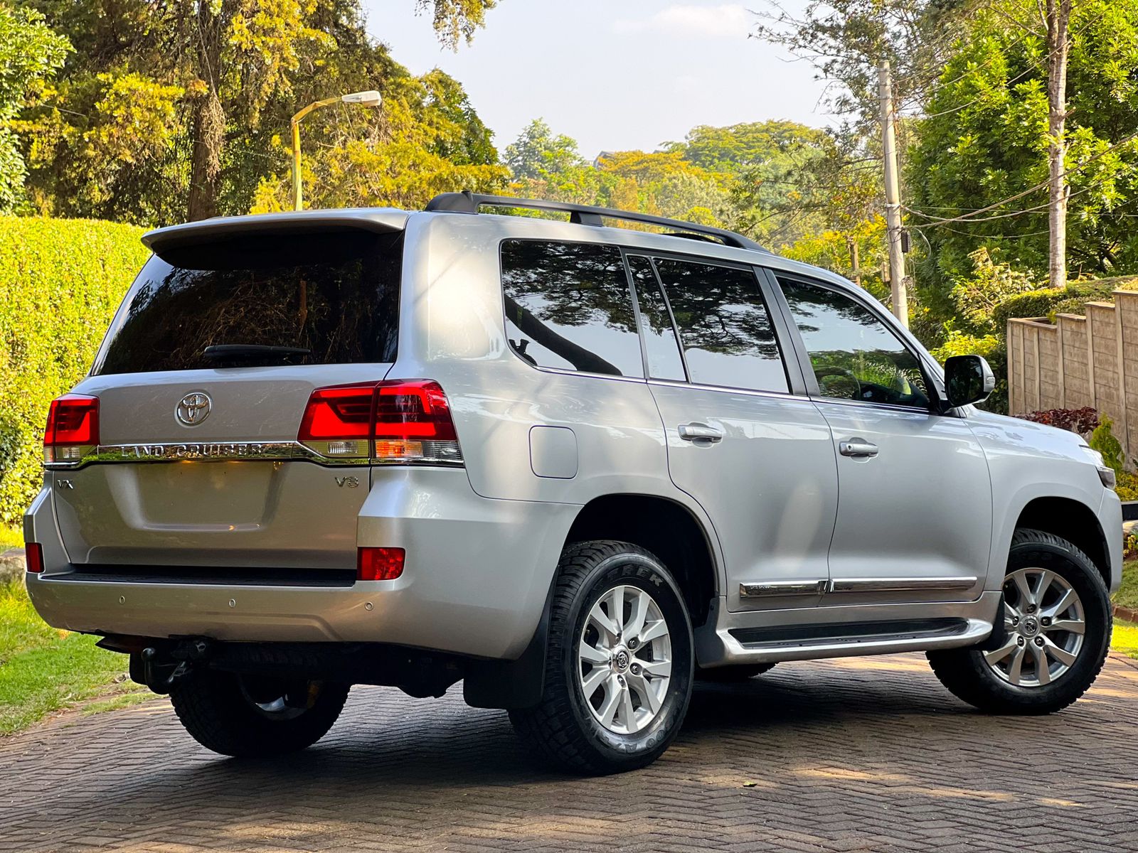 2016-toyota-Land Cruiser-1183