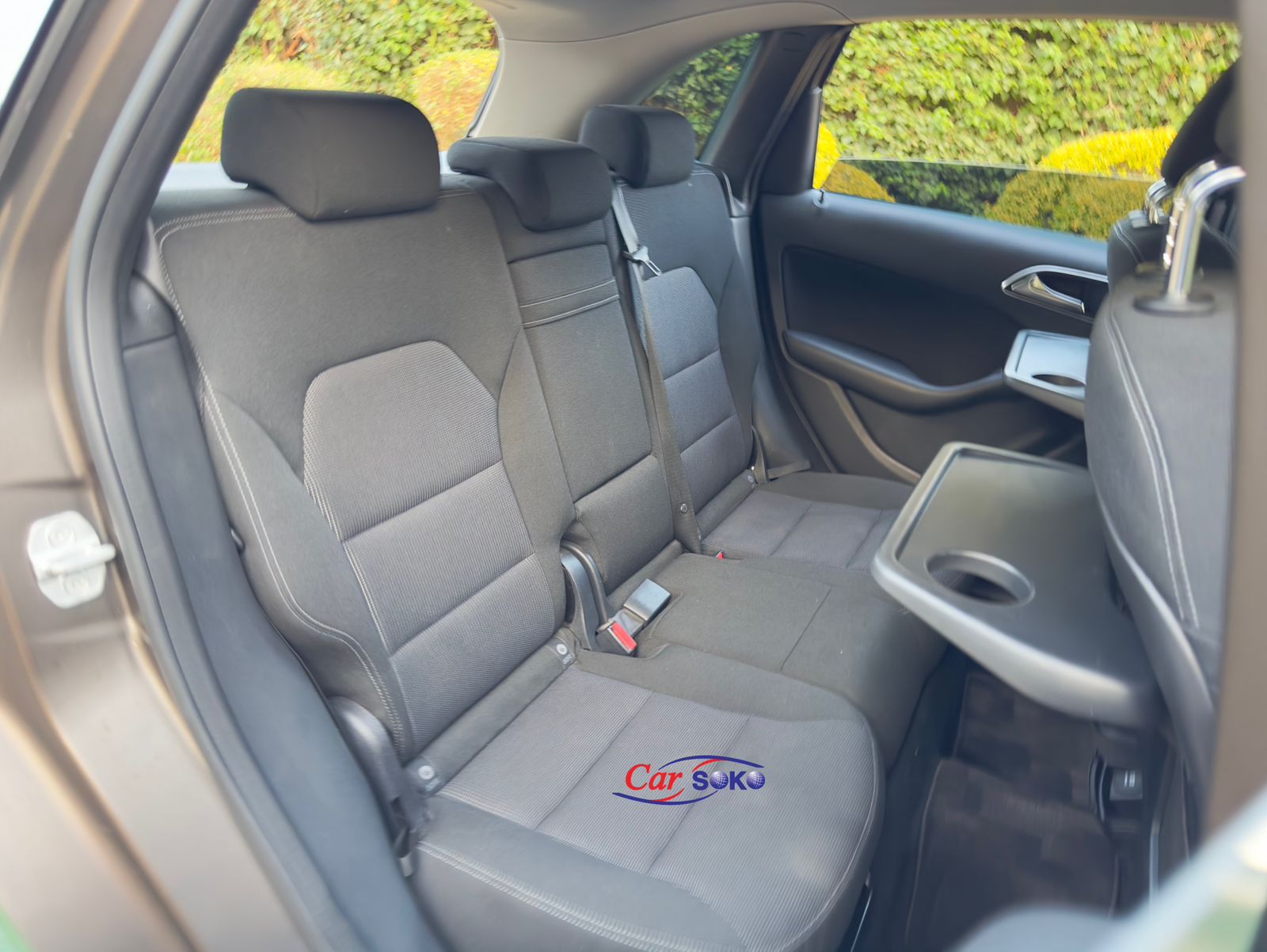 2015-mercedes-benz-B-Class-1185