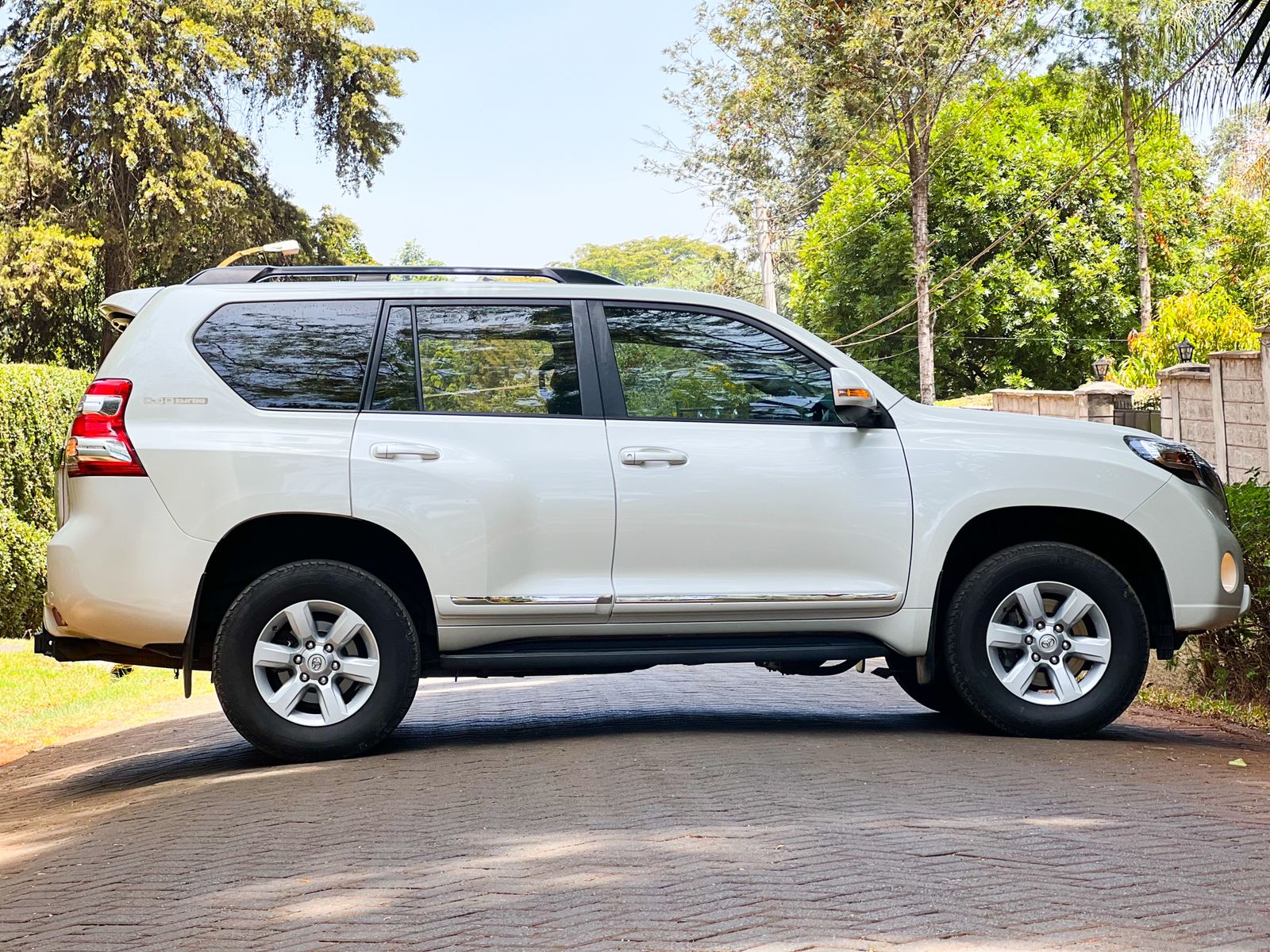 2014-toyota-Land Cruiser Prado-1194