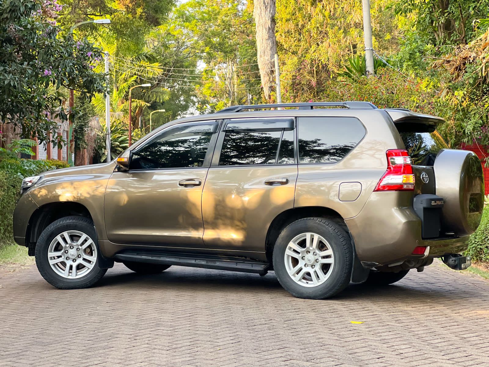 2012-toyota-Land Cruiser Prado-1196
