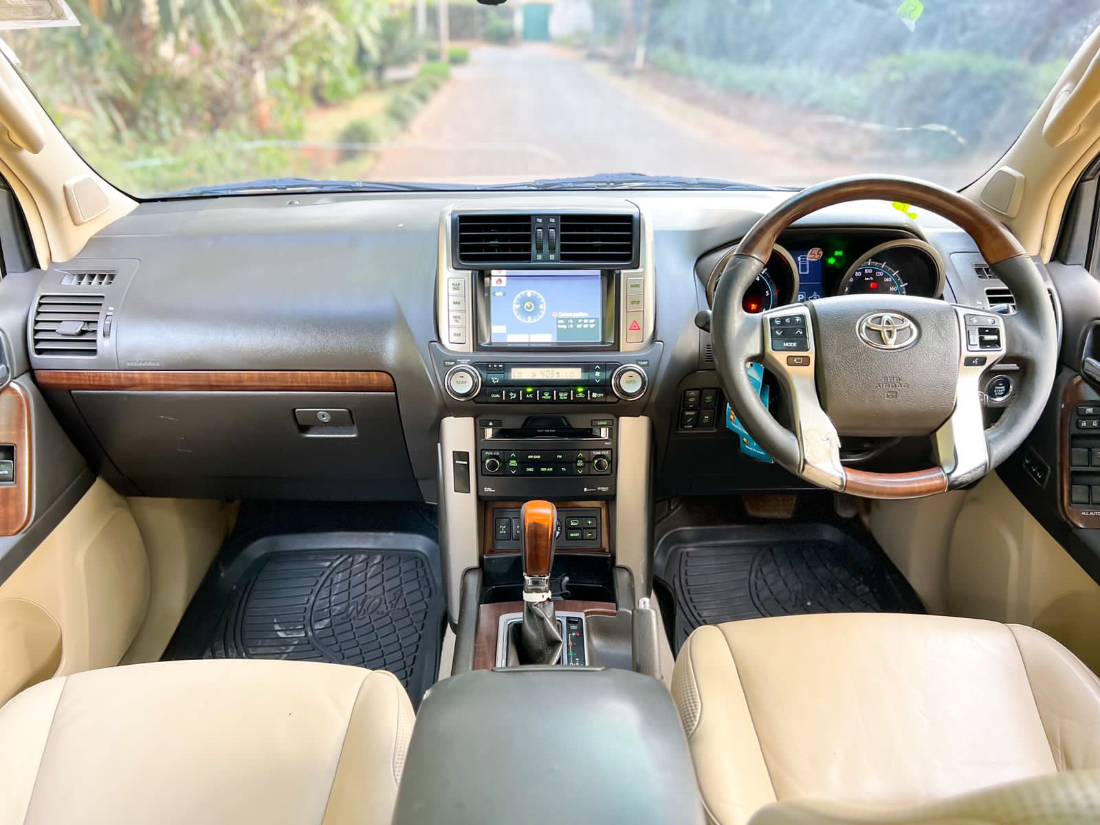 2012-toyota-Land Cruiser Prado-1196