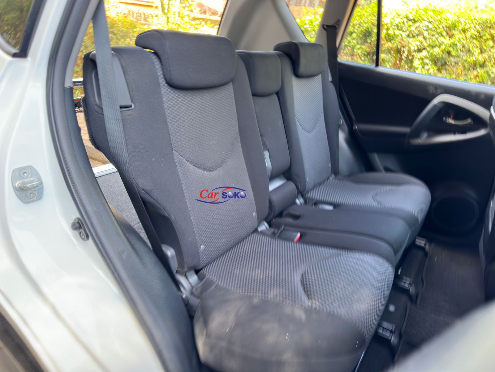 2011-toyota-RAV4-1197