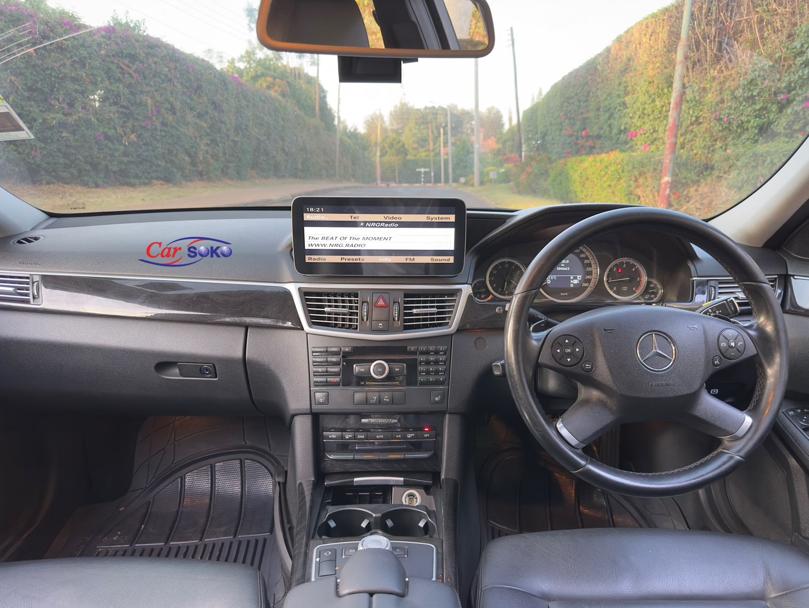 2011-mercedes-benz-E 350-1200