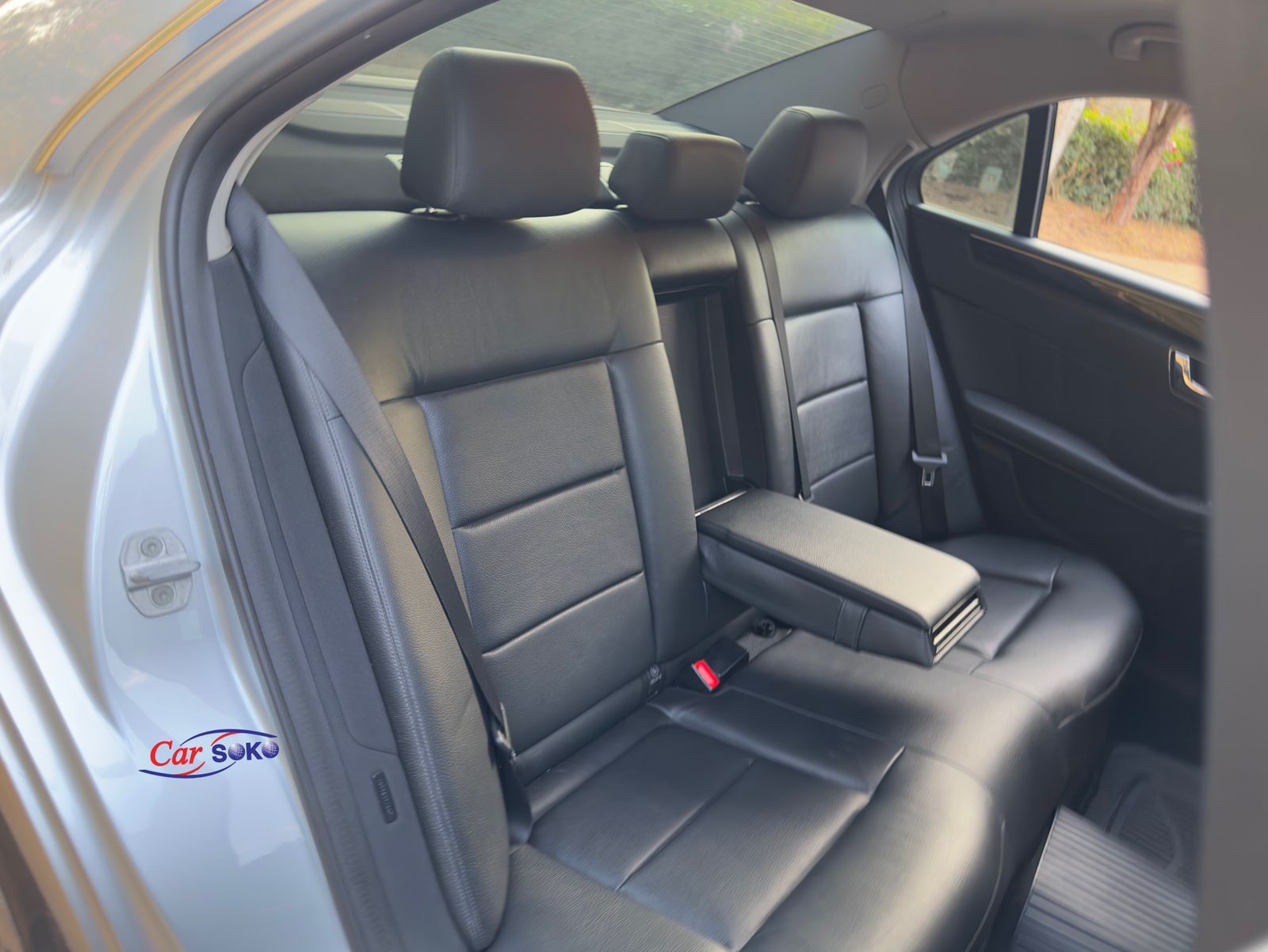 2011-mercedes-benz-E 350-1200
