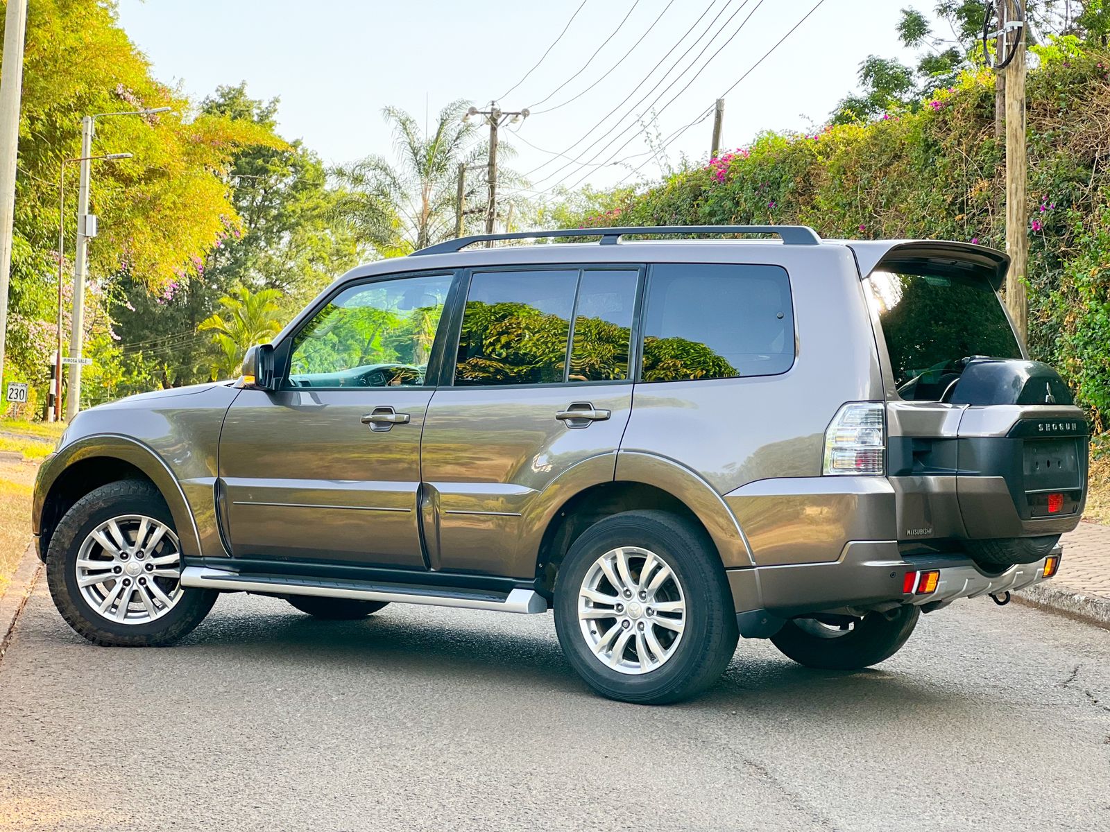 2016-mitsubishi-Shogun-1205