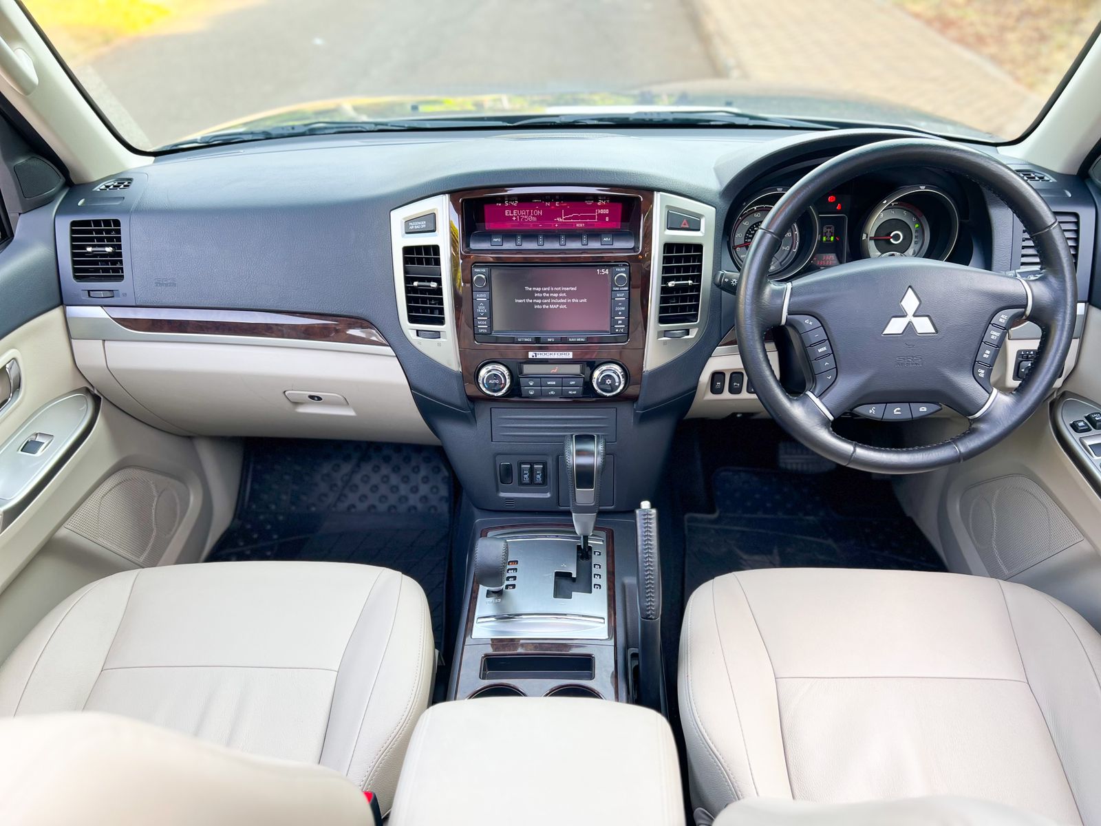 2016-mitsubishi-Shogun-1205