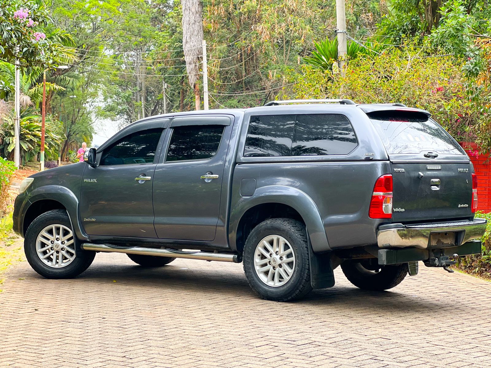 2011-toyota-Hilux-1209