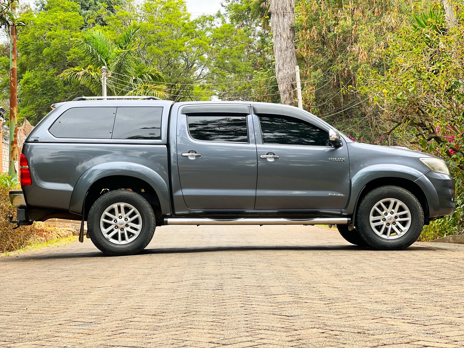 2011-toyota-Hilux-1209