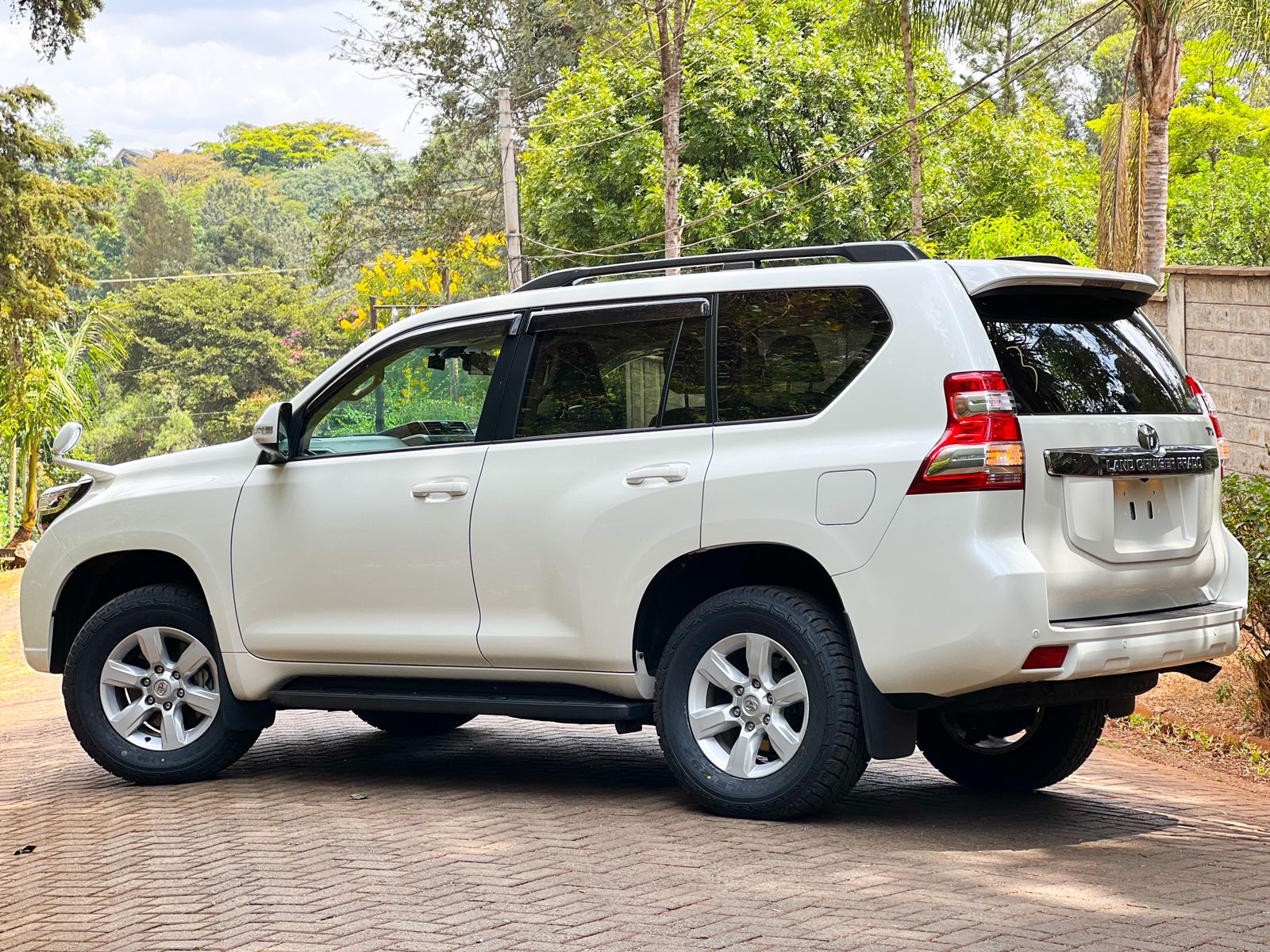 2016-toyota-Land Cruiser Prado-1210