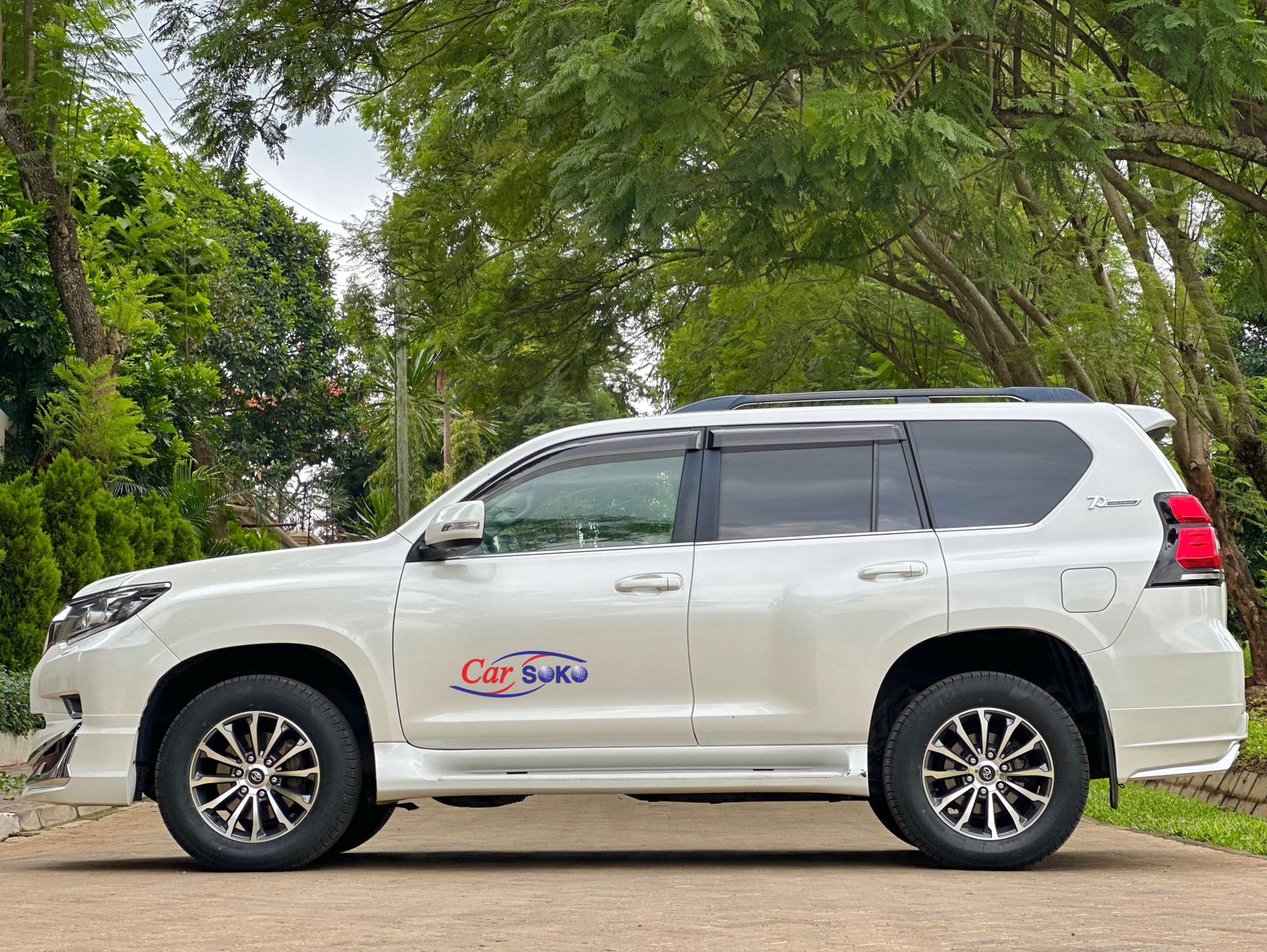 toyota-land-cruiser-prado-2017-1277