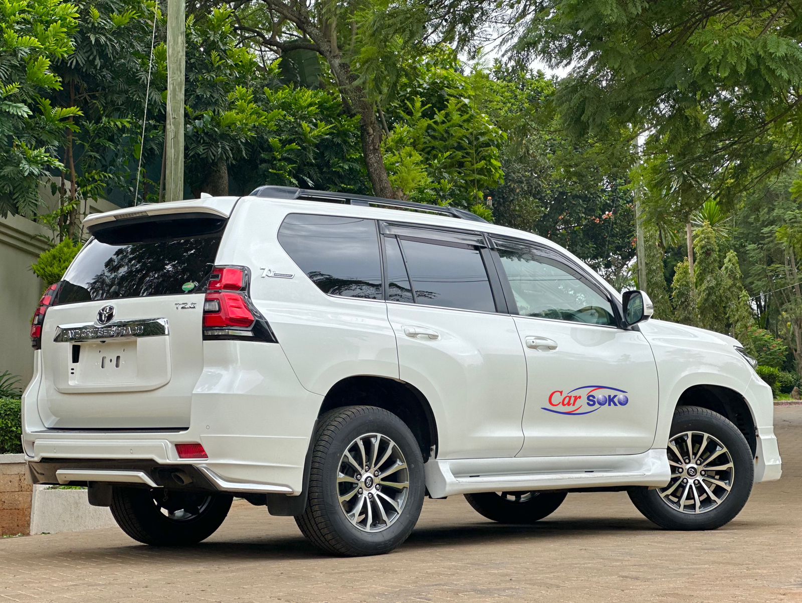toyota-land-cruiser-prado-2017-1277