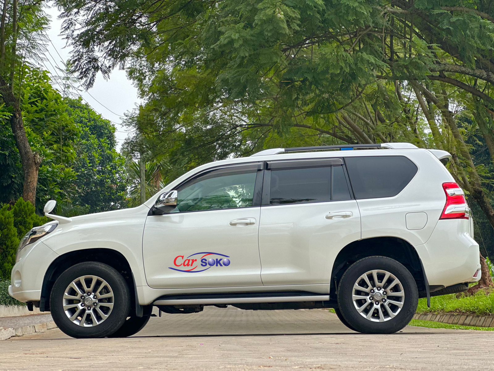 toyota-land-cruiser-prado-2016-1298
