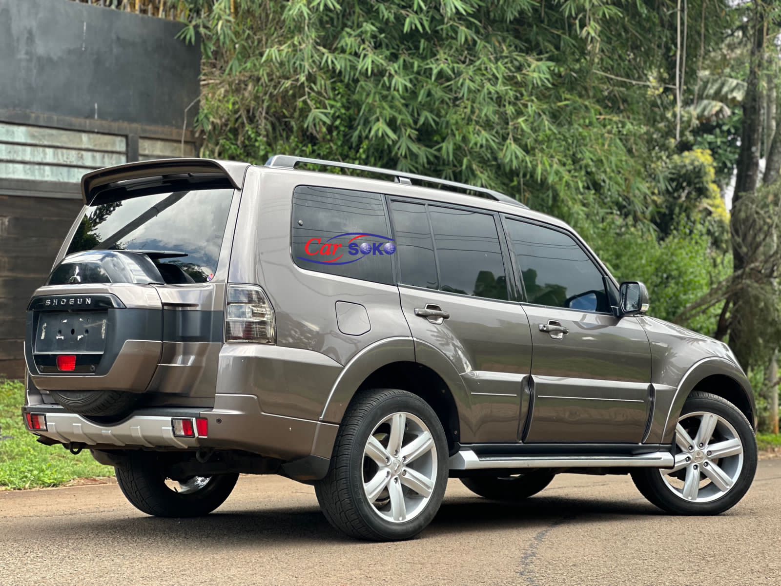 mitsubishi-shogun-2016-1400