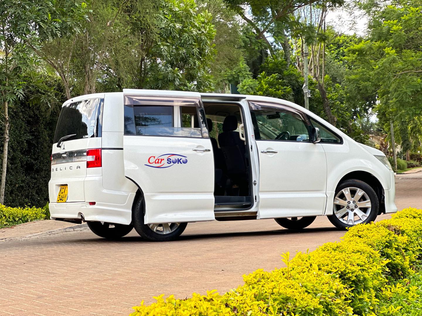 mitsubishi-delica-2012-1480