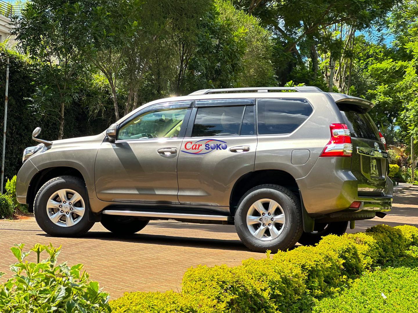 toyota-land-cruiser-prado-2016-1492