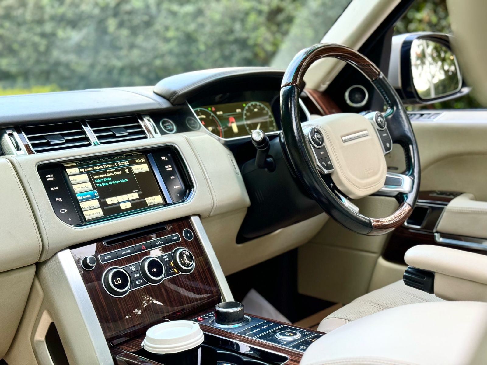 land-rover-rangerover-vogue-2016-1559